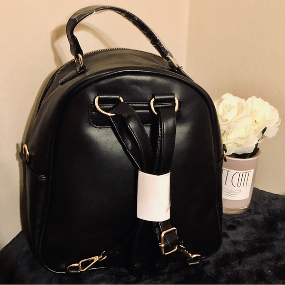 Vegan Leather Croc Backpack/Crossbody - NEW!! - Picture 2 of 7